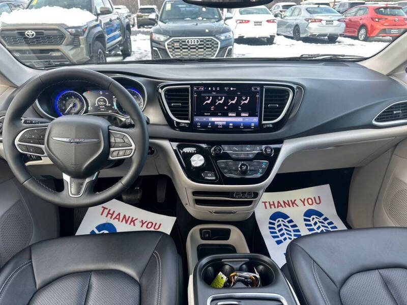 2024 Chrysler Pacifica Touring L