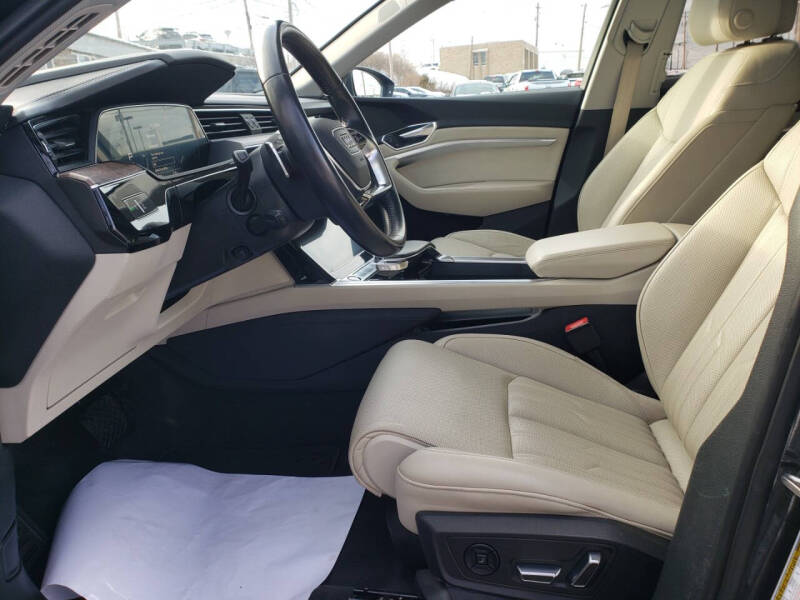 2019 Audi e-tron quattro Prestige