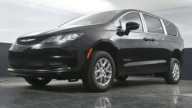 2025 Chrysler Voyager LX