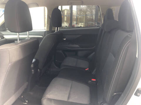 2018 Mitsubishi Outlander ES