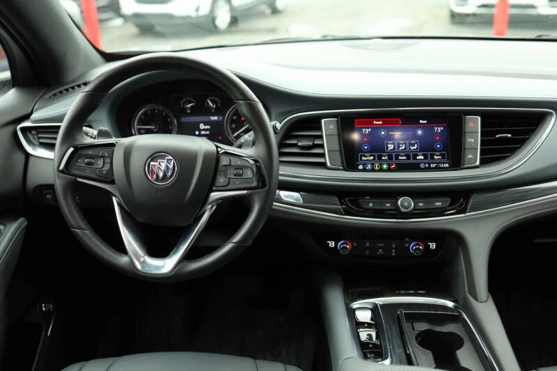 2024 Buick Enclave Essence