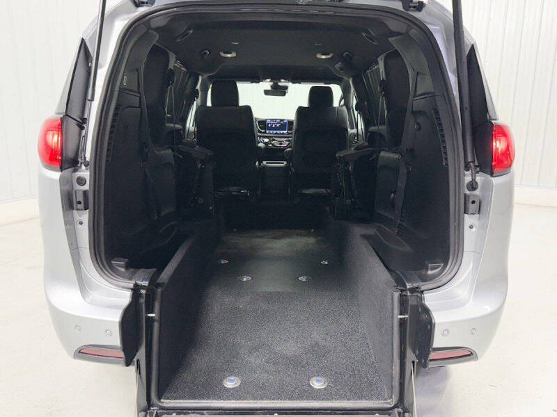 2026 Chrysler Voyager LX