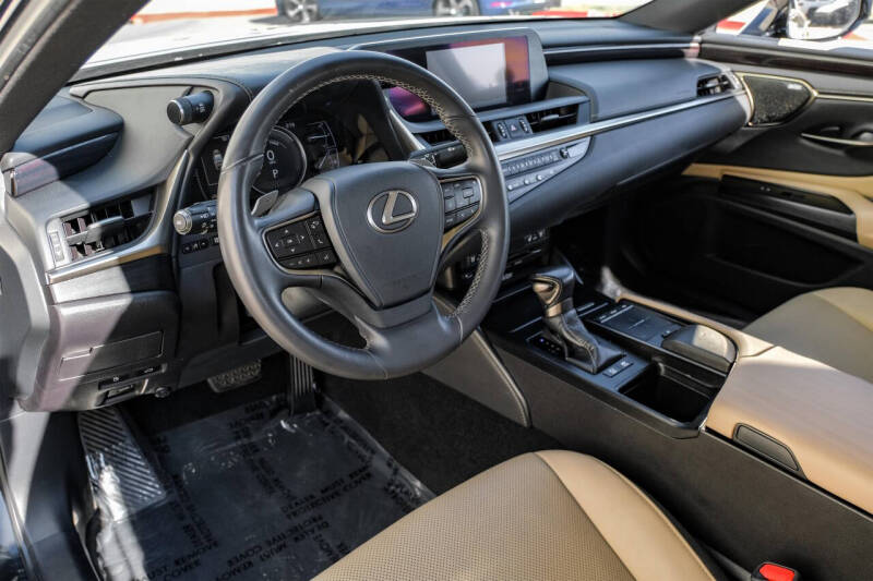 2020 Lexus ES 300h