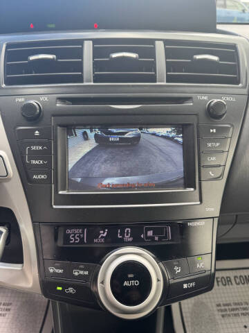2012 Toyota Prius v Two