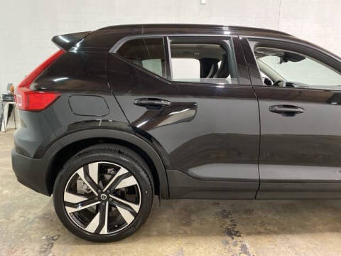 2025 Volvo XC40 B5 Plus Dark Theme