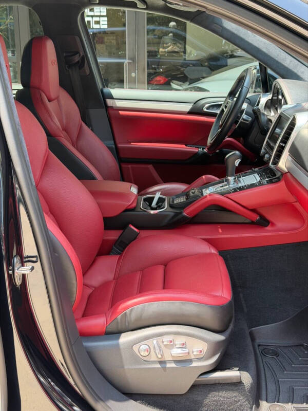 2016 Porsche Cayenne GTS