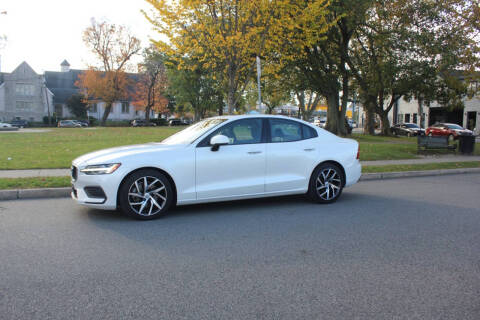 2020 Volvo S60 T5 Momentum