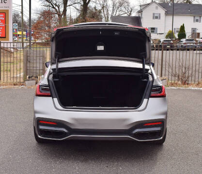 2022 BMW 7 Series M760i xDrive