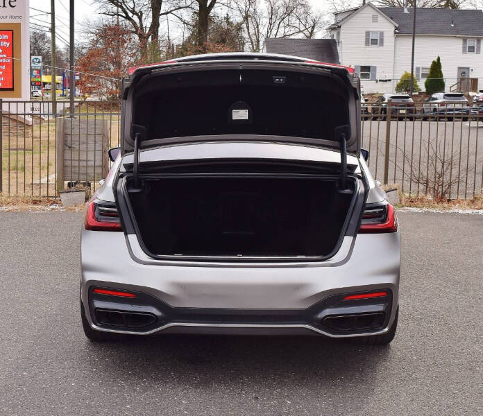 2022 BMW 7 Series M760i xDrive