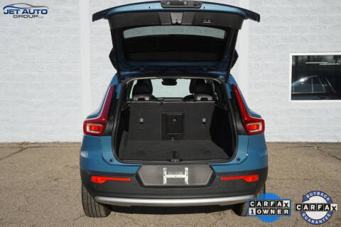 2023 Volvo XC40 B5 Ultimate Bright Theme