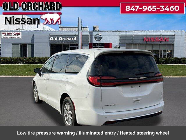 2024 Chrysler Pacifica Touring