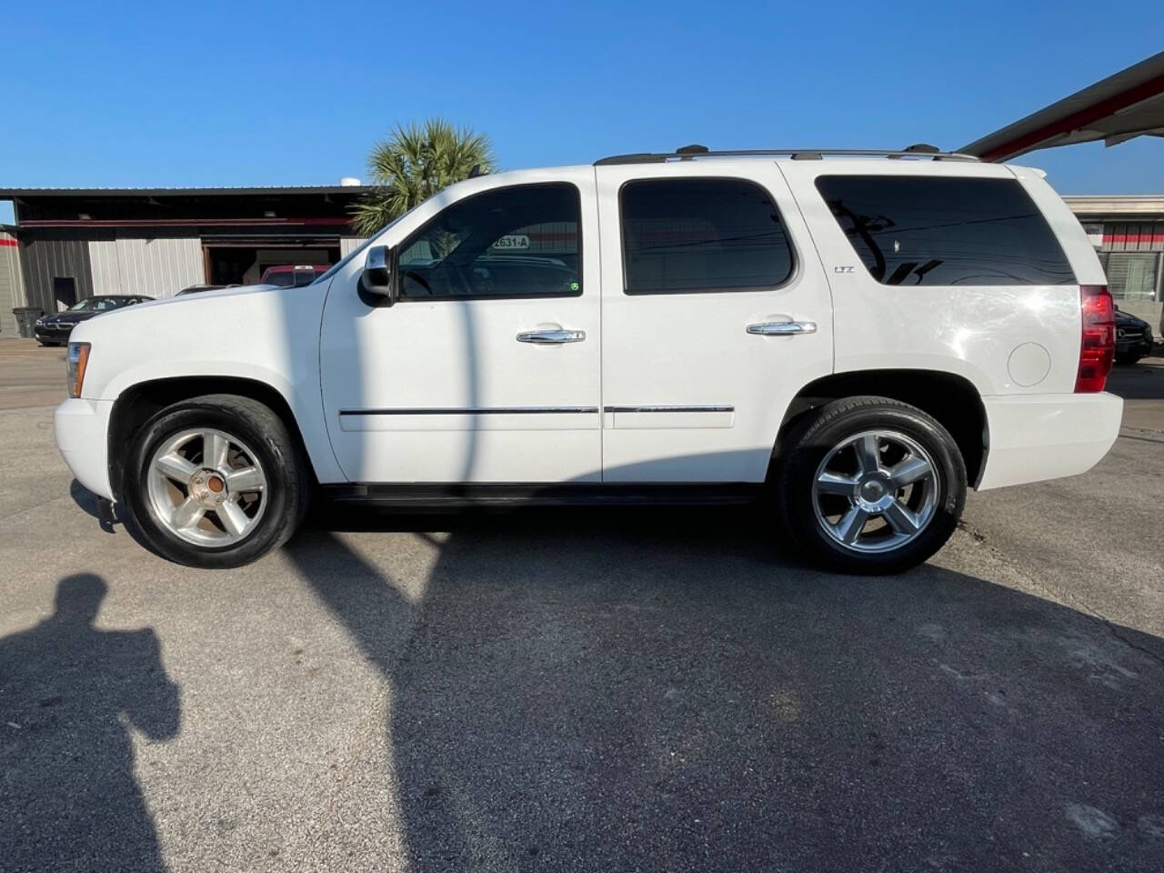 2011 Chevrolet Tahoe for sale at SMART CHOICE AUTO in Pasadena, TX