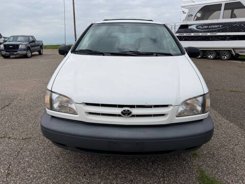 2000 Toyota Sienna LE