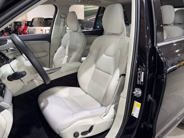 2022 Volvo XC90 T5 Momentum