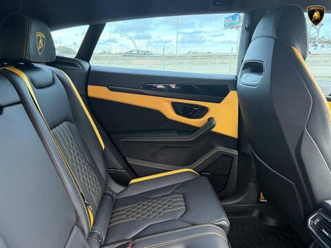 2025 Lamborghini Urus SE