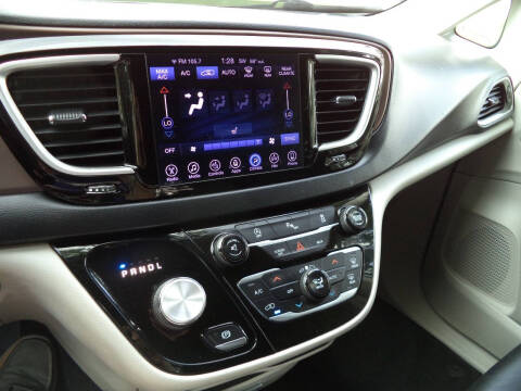 2017 Chrysler Pacifica Touring-L