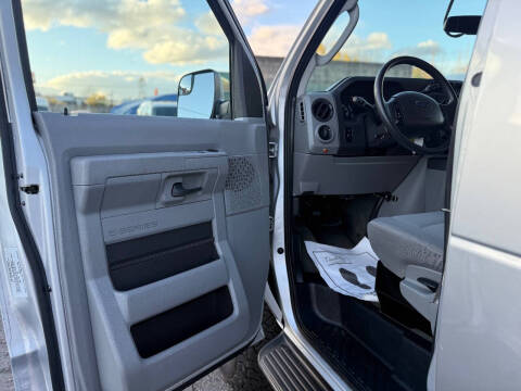 2011 Ford E-Series E-350 SD XLT