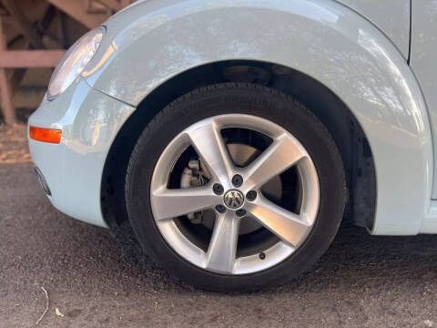 2010 Volkswagen New Beetle Base PZEV