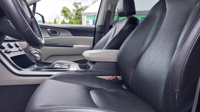 2024 Kia Carnival LX