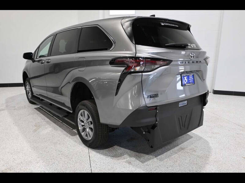 2026 Toyota Sienna LE 8-Passenger