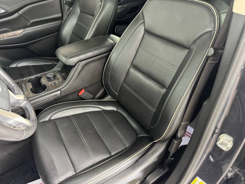 2022 GMC Acadia Denali