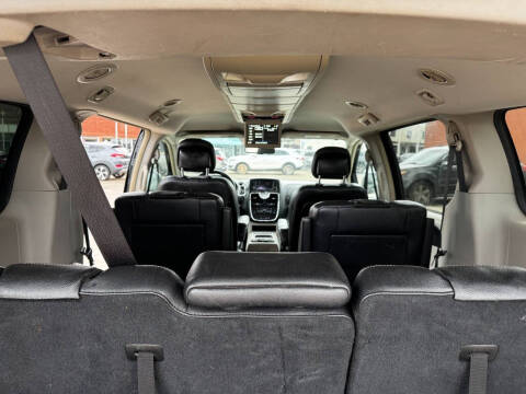 2016 Chrysler Town and Country Touring