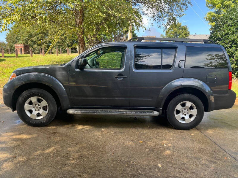 2011 Nissan Pathfinder LE