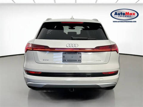 2022 Audi e-tron quattro Premium Plus