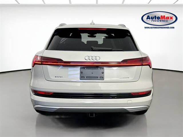 2022 Audi e-tron quattro Premium Plus