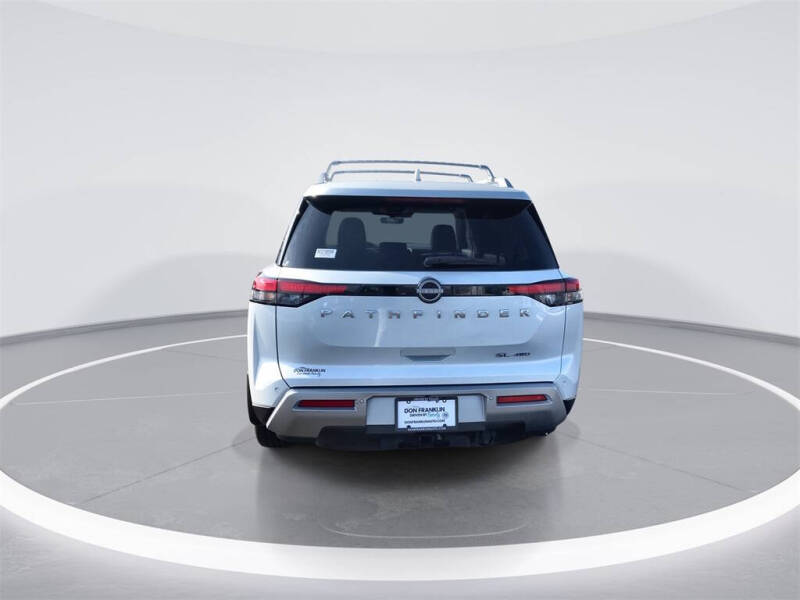 2025 Nissan Pathfinder SL