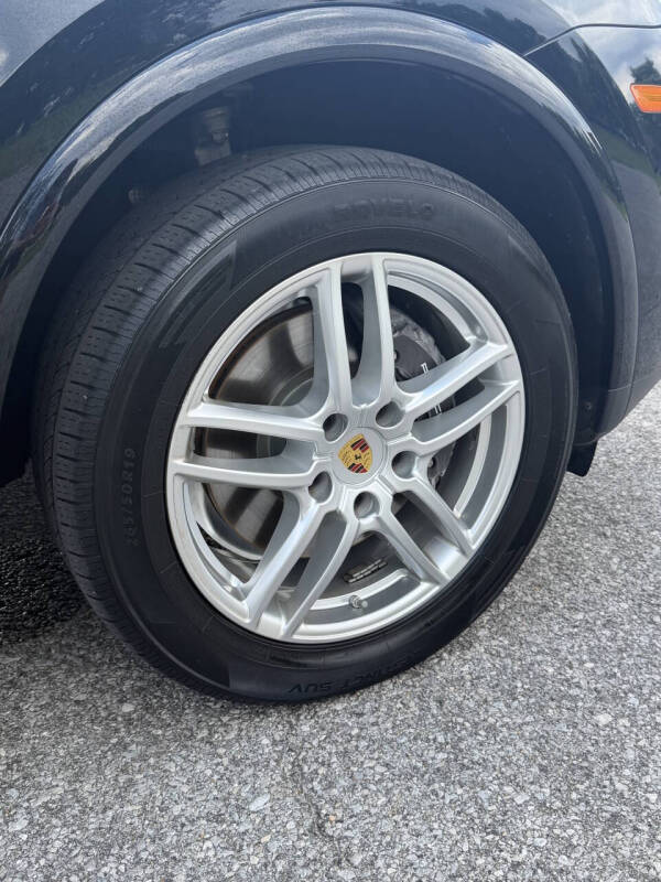 2017 Porsche Cayenne Platinum Edition