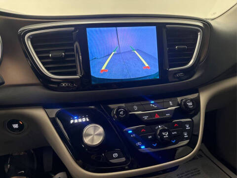 2017 Chrysler Pacifica Touring-L Plus