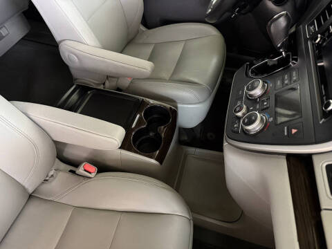 2020 Toyota Sienna XLE Premium 8-Passenger