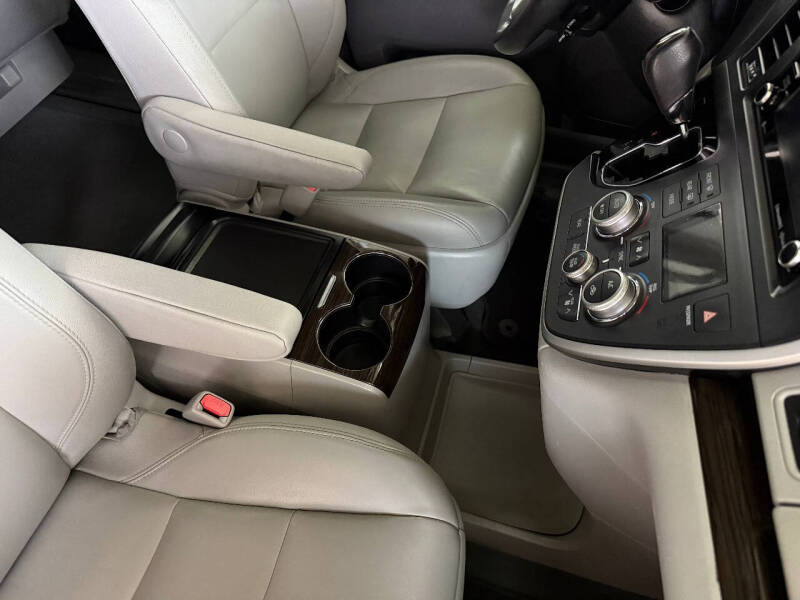 2020 Toyota Sienna XLE Premium 8-Passenger