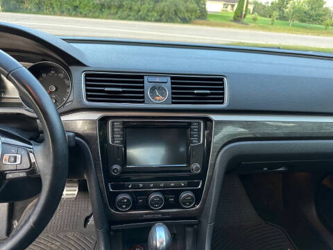 2017 Volkswagen Passat 1.8T SEL Premium