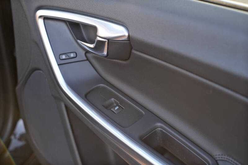 2015 Volvo V60 T5 Drive-E Premier Plus