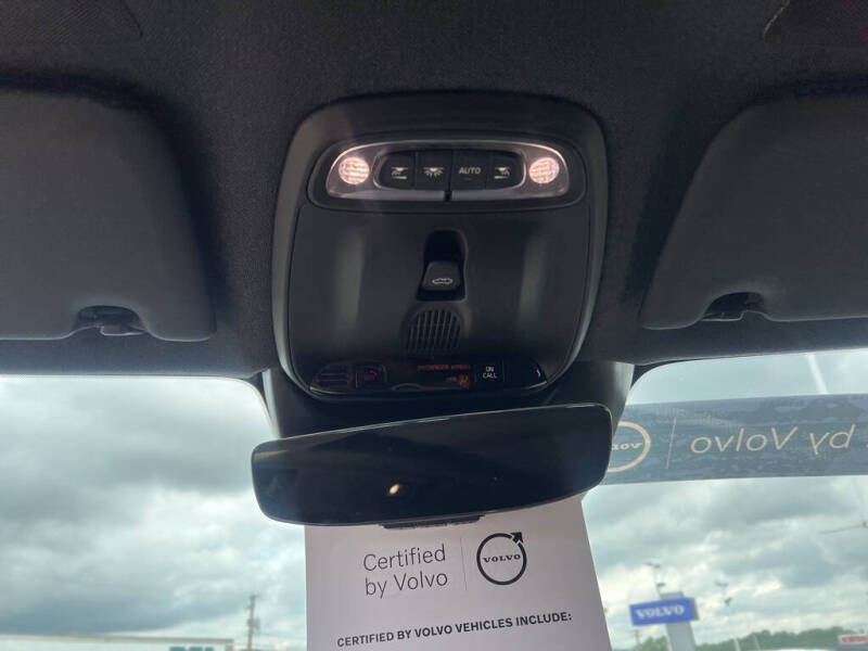 2022 Volvo XC40 T5 R-Design