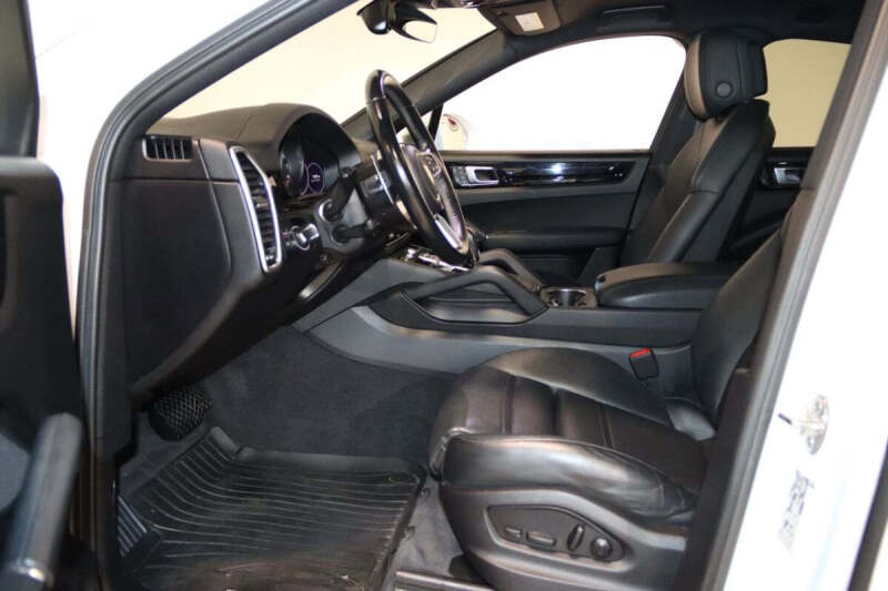 2023 Porsche Cayenne