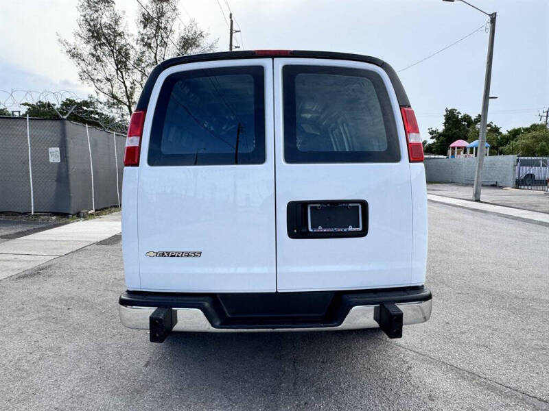 2023 Chevrolet Express 2500
