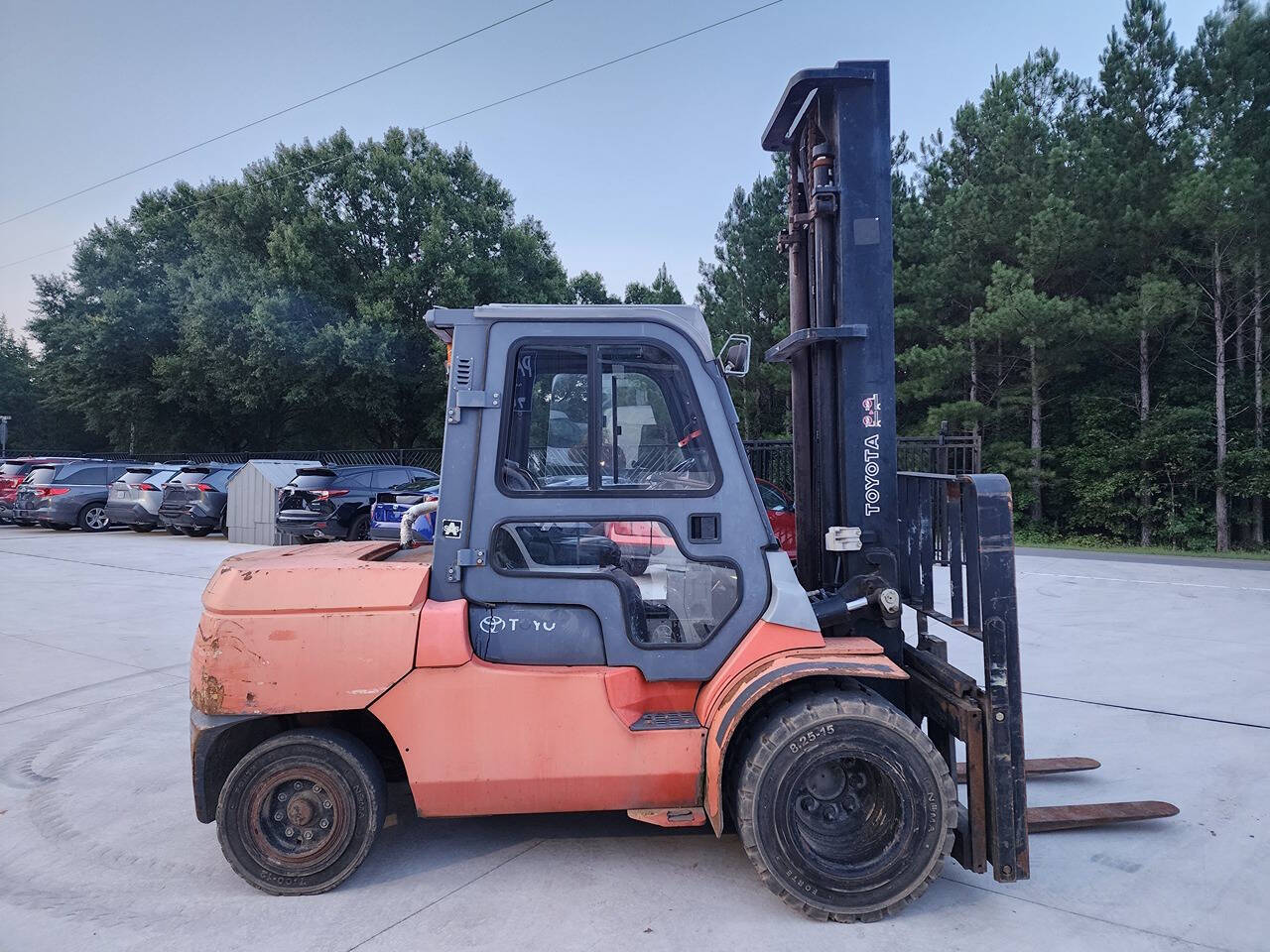 2004 Toyota 7FDAU50 Forklift for sale at PAKK AUTOMOTIVE in Peachland, NC