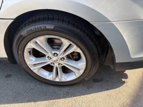 2013 Ford Taurus SEL