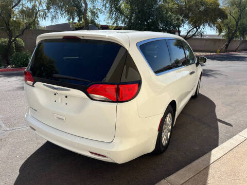 2020 Chrysler Voyager L