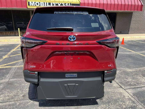 2025 Toyota Sienna LE 8-Passenger