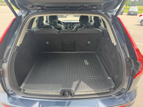 2024 Volvo XC60 B5 Plus Dark Theme