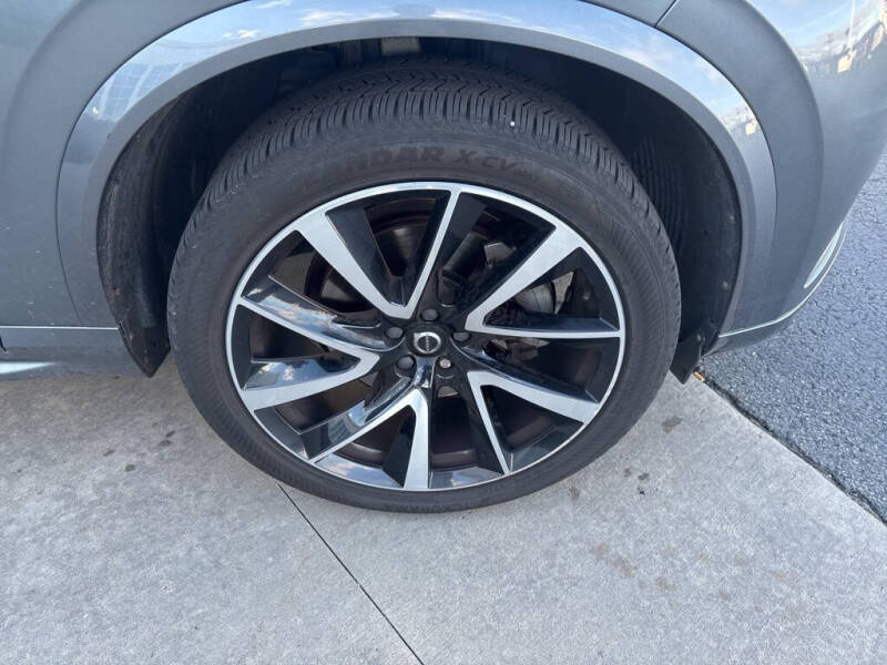 2020 Volvo XC90 T6 Momentum 6-Passenger