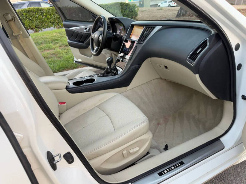 2015 Infiniti Q50 Premium