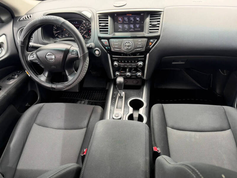 2017 Nissan Pathfinder