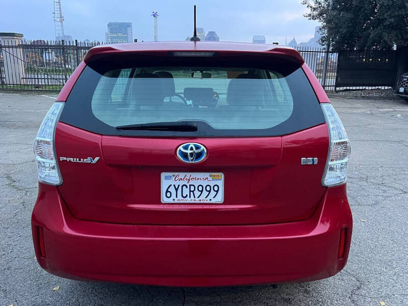 2012 Toyota Prius v Three