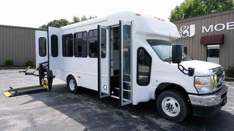 2025 Ford E-Series Cutaway Base's photo