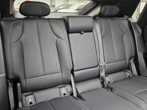 2024 Cadillac LYRIQ Luxury 3